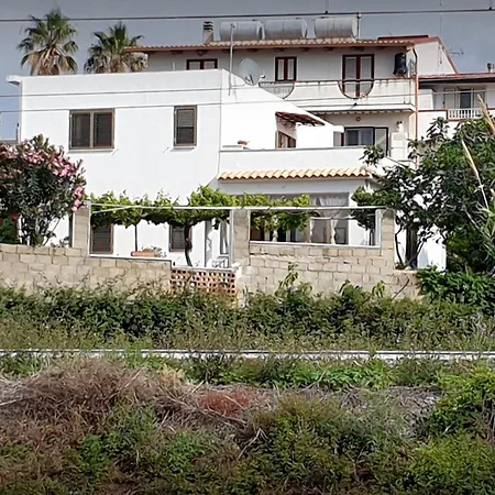 Ferienvilla Bei Tropea Mit Blick Auf Und Liparischen Inseln By Interhome *