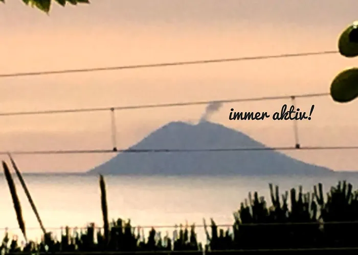 Ferienvilla Bei Tropea Mit Blick Auf Und Liparischen Inseln By Interhome Nyaraló *