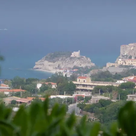 Ferienvilla Bei Tropea Mit Blick Auf Und Liparischen Inseln By Interhome * 圣多米尼卡
