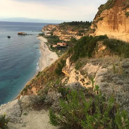 Ferienvilla Bei Tropea Mit Blick Auf Und Liparischen Inseln By Interhome