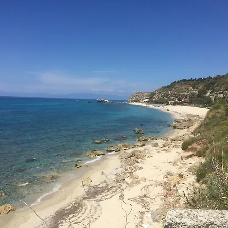 Ferienvilla Bei Tropea Mit Blick Auf Und Liparischen Inseln By Interhome *