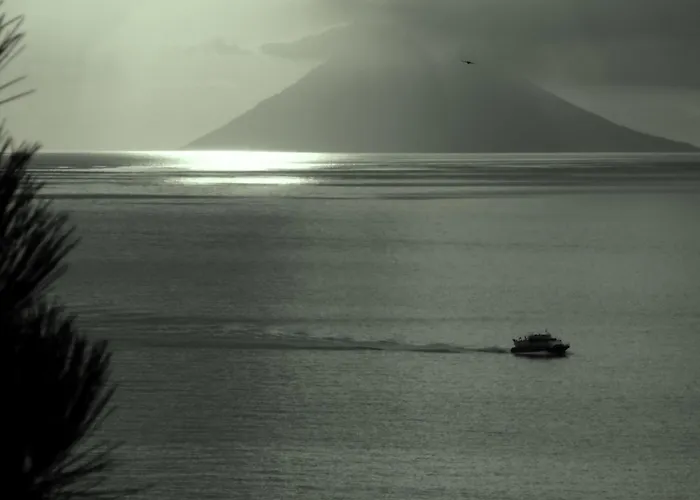 Casa de Férias Ferienvilla Bei Tropea Mit Blick Auf Und Liparischen Inseln By Interhome