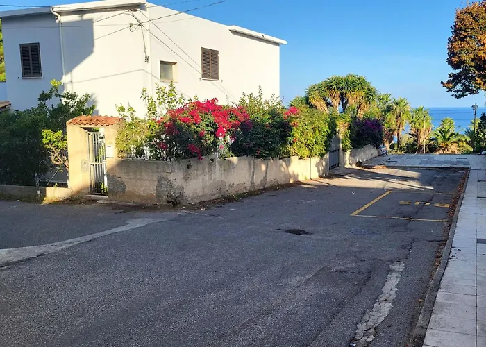 Ferienvilla Bei Tropea Mit Blick Auf Und Liparischen Inseln By Interhome